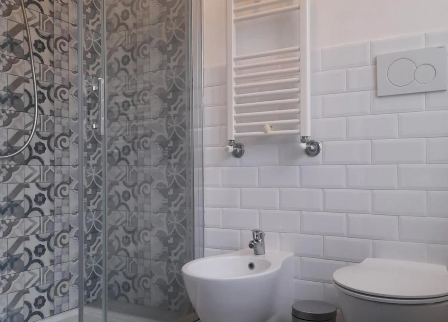 -L' Oasi Del Turista, Room 5- Central Station Private External Bathroom Milano Affittacamere