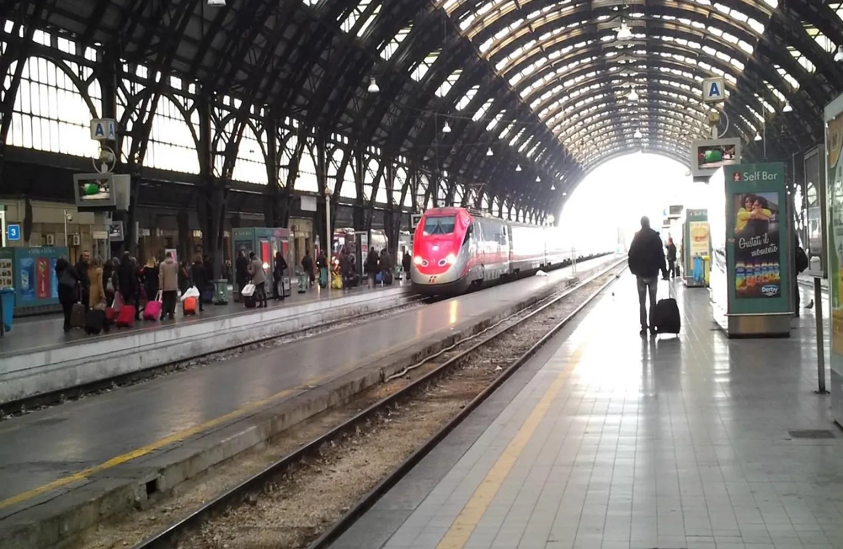 -L' Oasi Del Turista, Room 5- Central Station Private External Bathroom Milan Italy